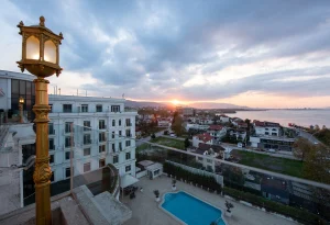 Başiskelede iş yorgunluğunu atabileceğiniz otel seçenekleriyle spa, masaj, doğa ve konfor dolu bir tatil deneyimi sizi bekliyor.