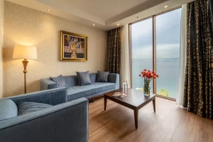 Wellborn Luxury Hotel’de aileler için geniş ve konforlu odalar, çocuk dostu hizmetler ve unutulmaz tatil deneyimleri sizi bekliyor.