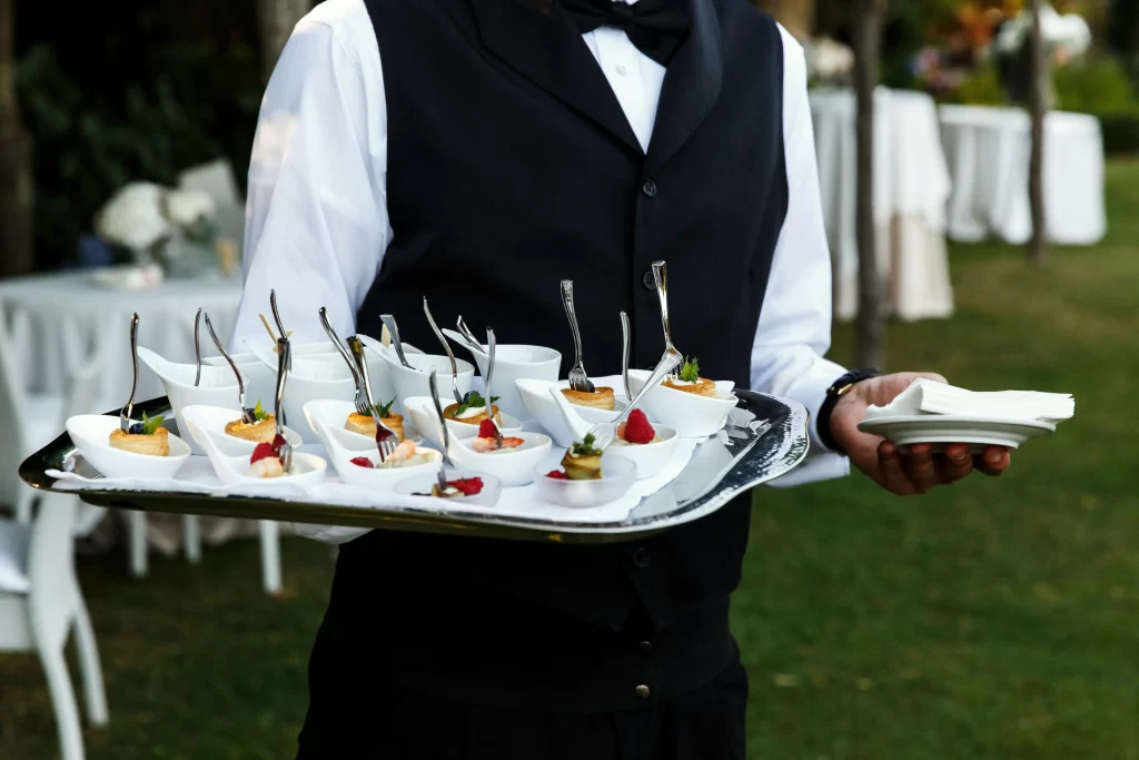 Catering hizmetleri ile iş toplantılarınızı ve özel etkinliklerinizi Wellborn Hotel farkıyla planlayın. Lezzet ve profesyonellik bir arada sunulmaktadır.