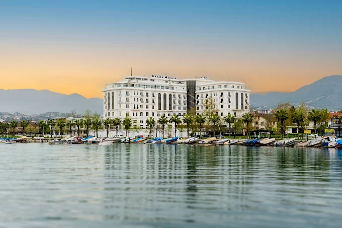 İzmit’te lüks tatil yapmak isteyenlere öneriler sunan Wellborn Hotel, konforlu odalar, eşsiz manzaralar ve özel hizmetlerle unutulmaz